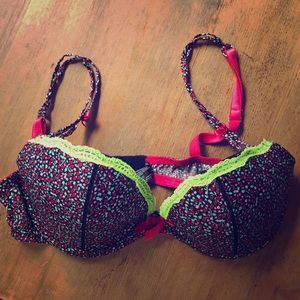 Size 36C Victoria’s Secret bra